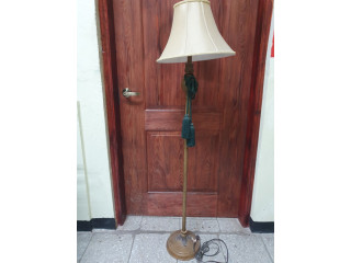 Lámpara de Pie, color bronce