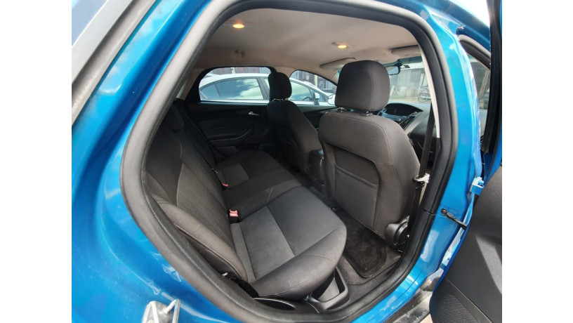 ford-focus-2015-hatchback-big-5